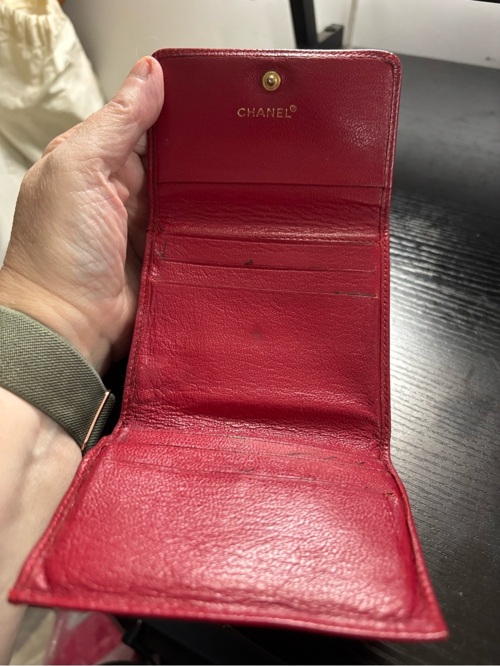 Authentic Vintage Chanel Red Leather Compact Wallet CC Logo w/ Hologram included - Picture 3 of 10